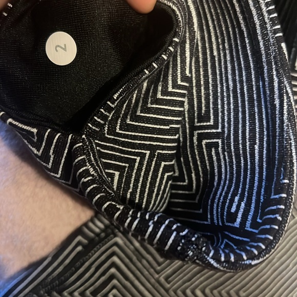Lululemon cropped size 2 - Picture 4 of 4